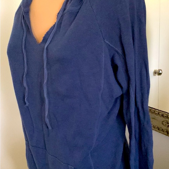 HOODIE PULLOVER POUCH POCKETS SIZE SMALL BLUE KNIT - Picture 3 of 5